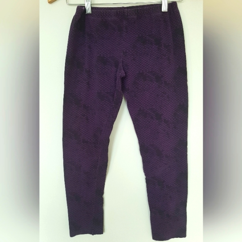 Purple Scale-Print Capri Leggings